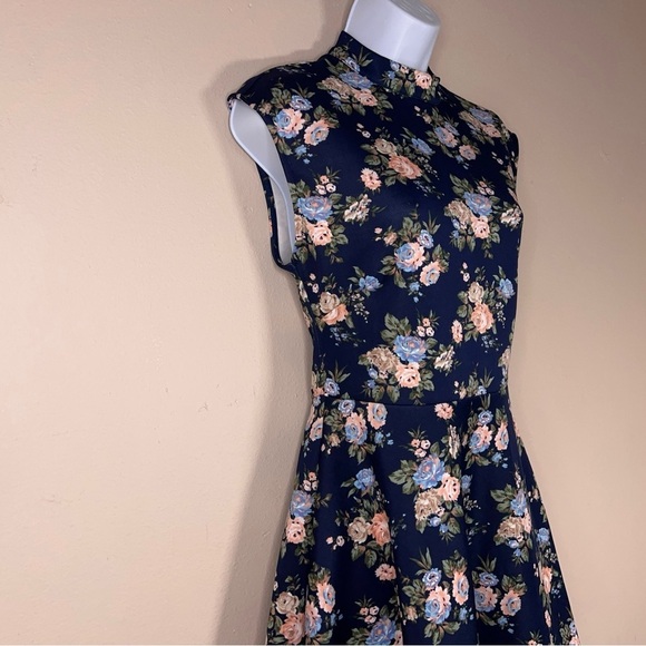 Medium Forever 21 Blue Floral Dress Cap Sleeve Stretch Mock Neck Retro Style - Picture 3 of 13
